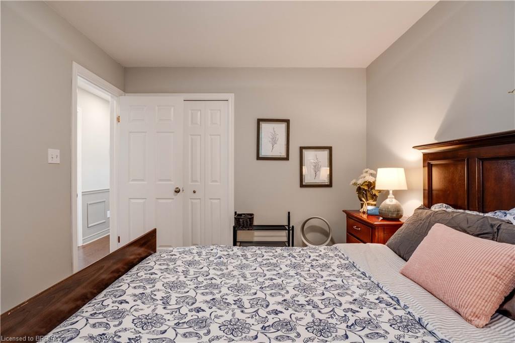 4 Adelaide Avenue, Brantford, ON - Indoor Photo Showing Bedroom