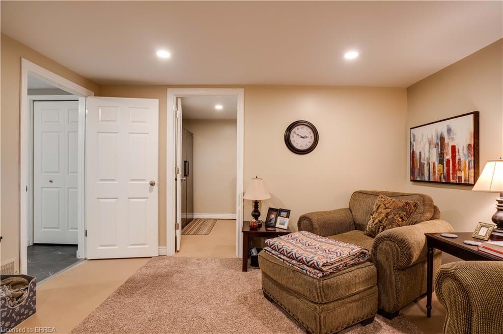 4 Adelaide Avenue, Brantford, ON - Indoor