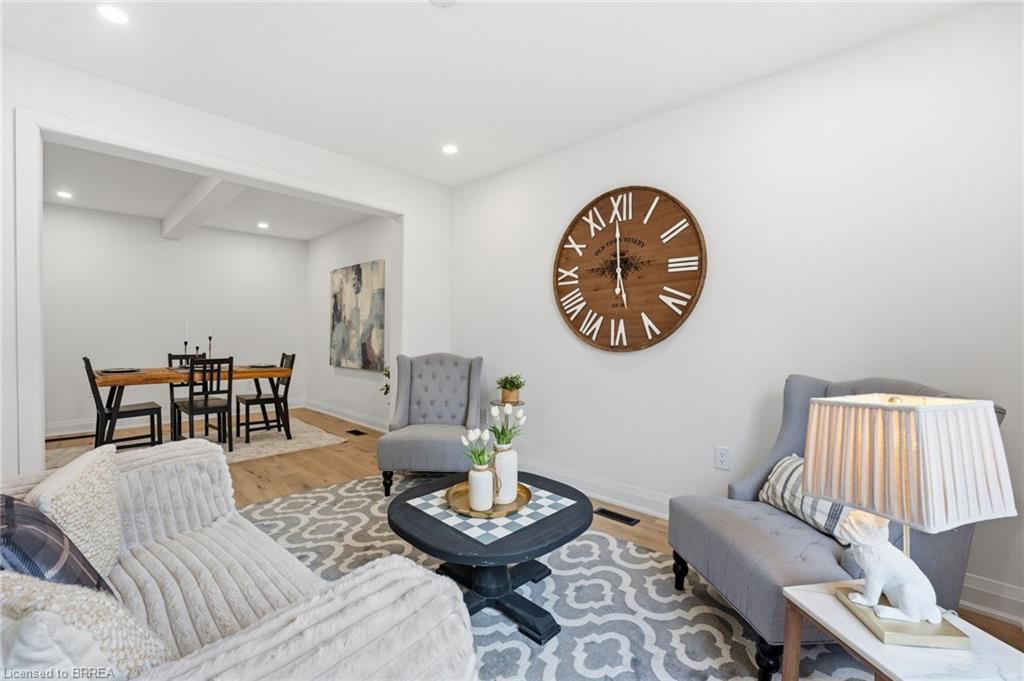 55 Jones Street, Hamilton, ON - Indoor Photo Showing Living Room