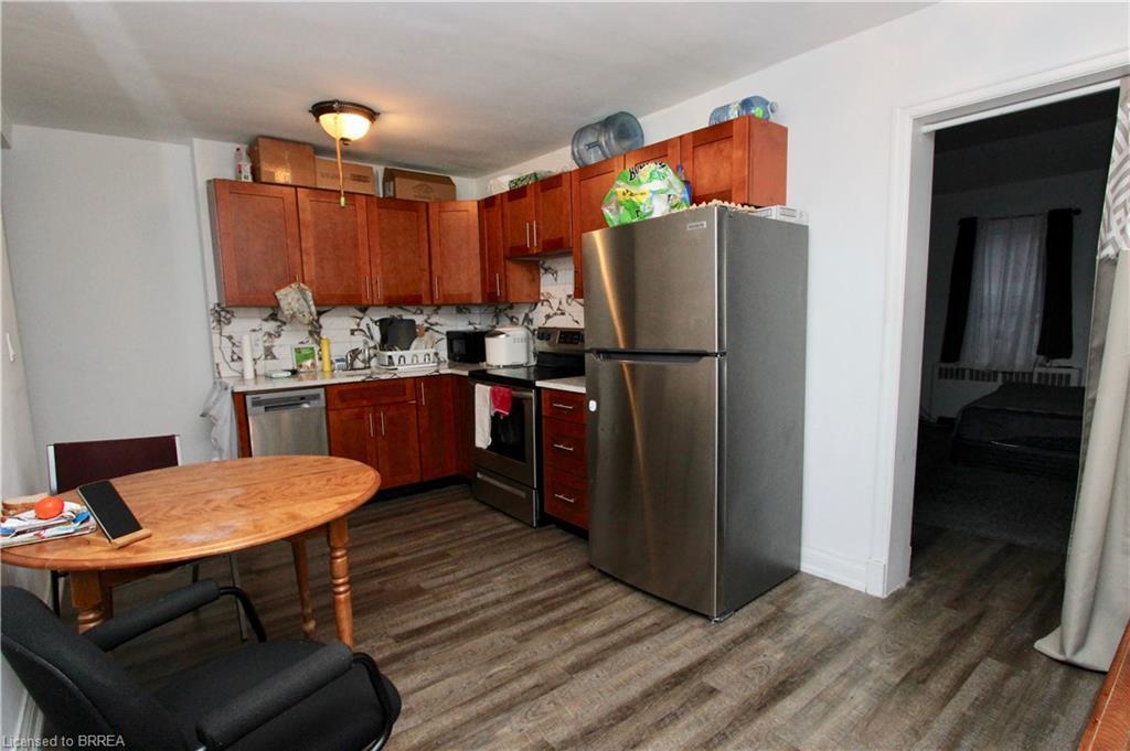 4-72 Kent Street N, Simcoe, ON - Indoor Photo Showing Kitchen