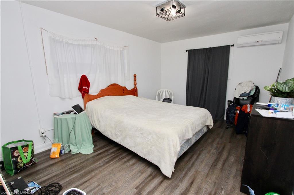 4-72 Kent Street N, Simcoe, ON - Indoor Photo Showing Bedroom