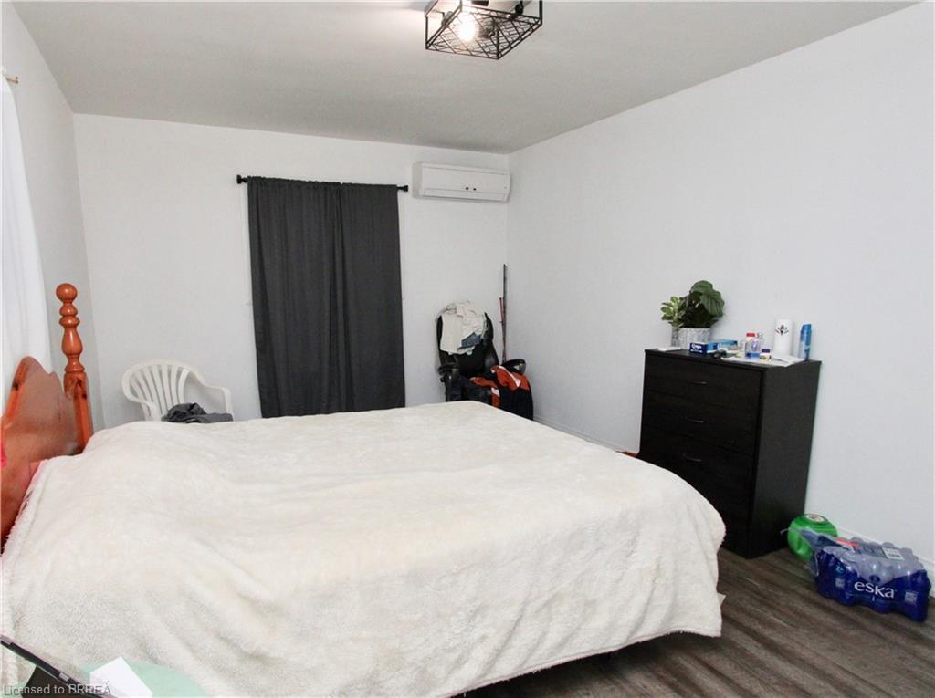 4-72 Kent Street N, Simcoe, ON - Indoor Photo Showing Bedroom