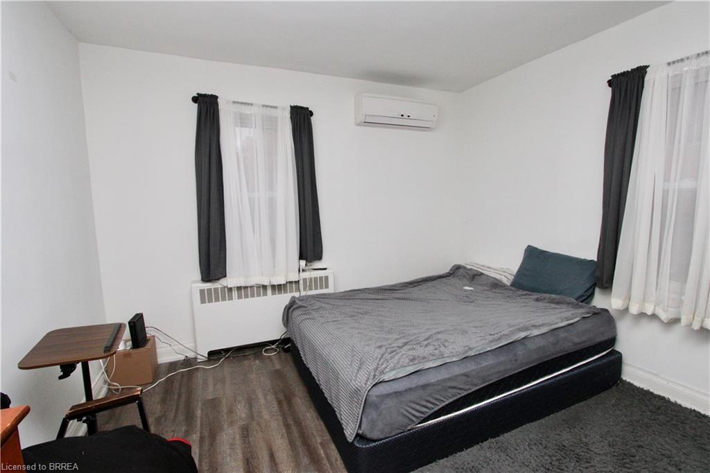 4-72 Kent Street N, Simcoe, ON - Indoor Photo Showing Bedroom