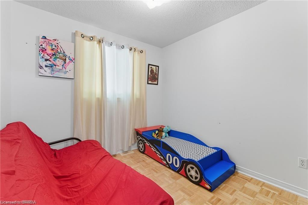 167 Forest Road, Brantford, ON - Indoor Photo Showing Bedroom