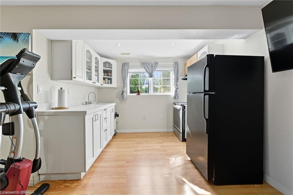 167 Forest Road, Brantford, ON - Indoor Photo Showing Laundry Room