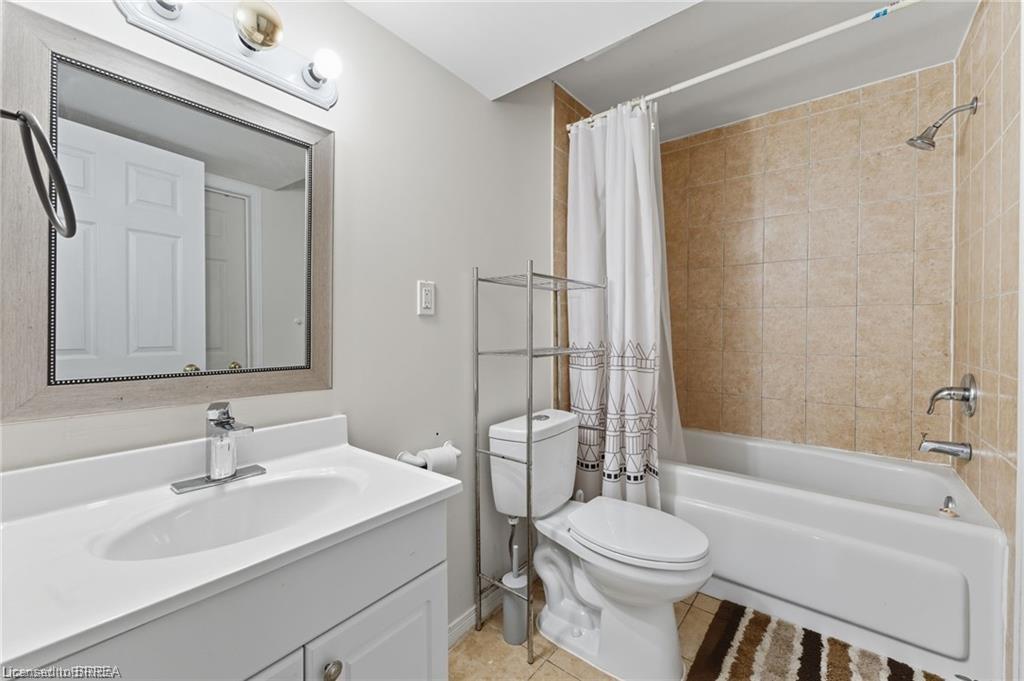 167 Forest Road, Brantford, ON - Indoor Photo Showing Bathroom
