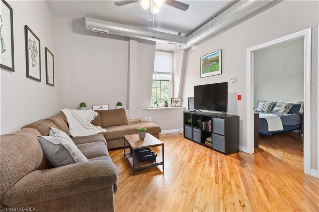 504-140 West River Street, Paris, ON - Indoor Photo Showing Living Room