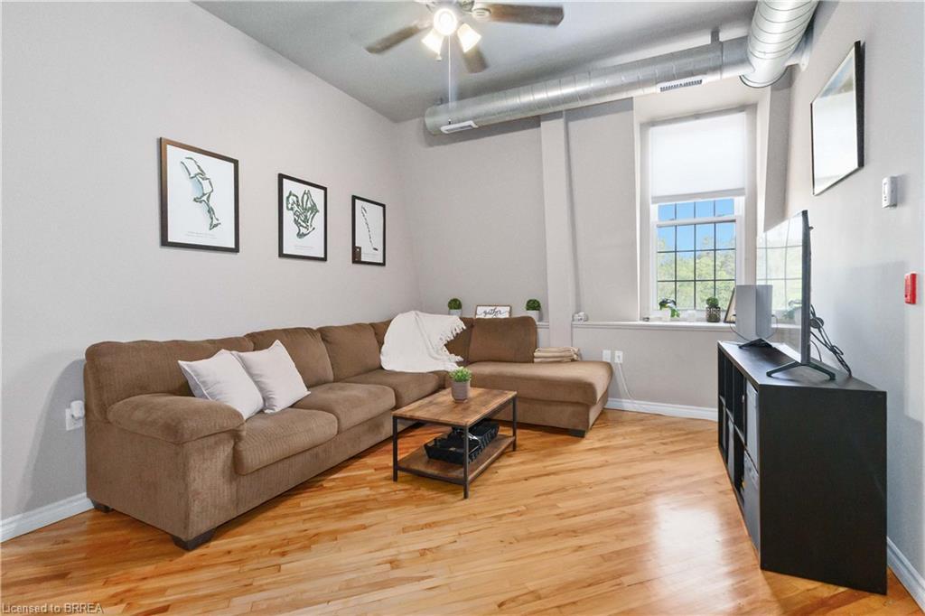 504-140 West River Street, Paris, ON - Indoor Photo Showing Living Room