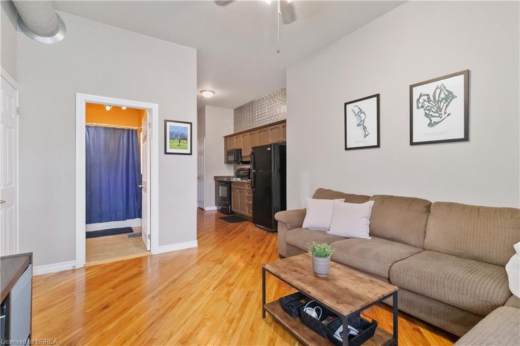 504-140 West River Street, Paris, ON - Indoor Photo Showing Living Room