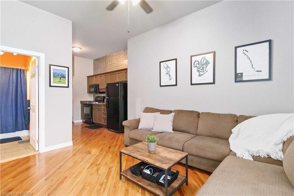 504-140 West River Street, Paris, ON - Indoor Photo Showing Living Room