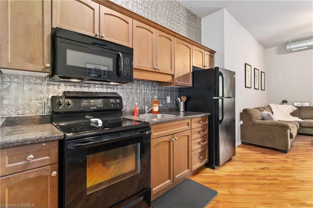 504-140 West River Street, Paris, ON - Indoor Photo Showing Kitchen