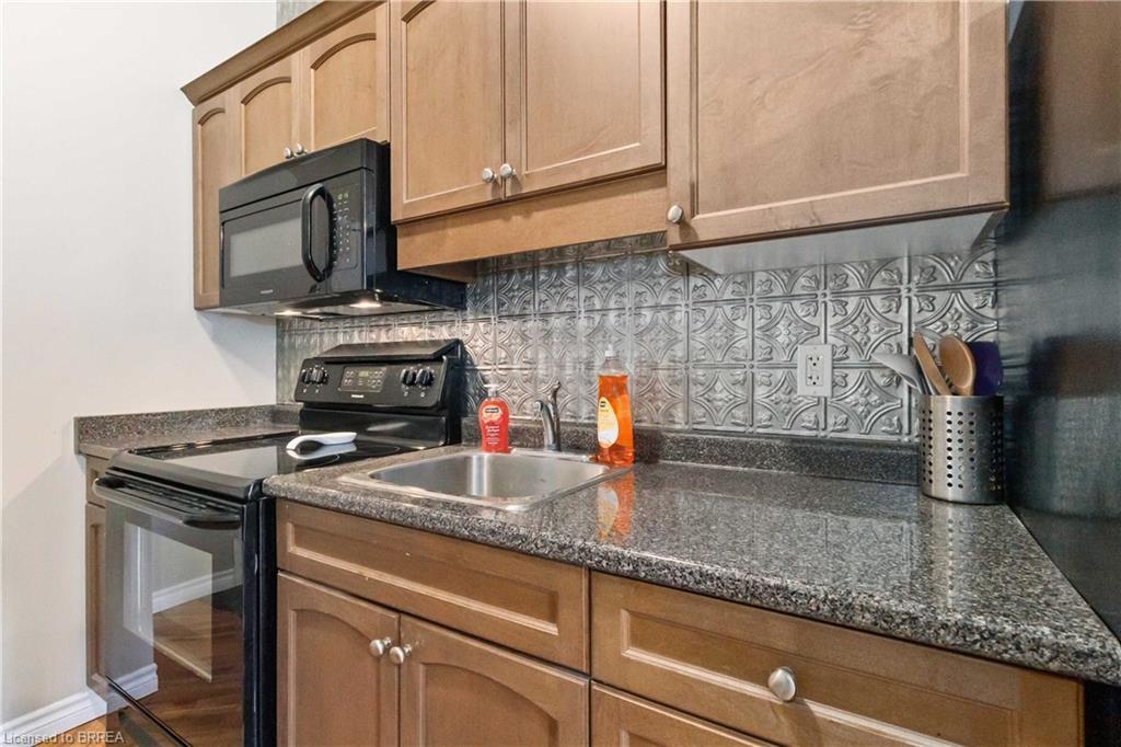 504-140 West River Street, Paris, ON - Indoor Photo Showing Kitchen
