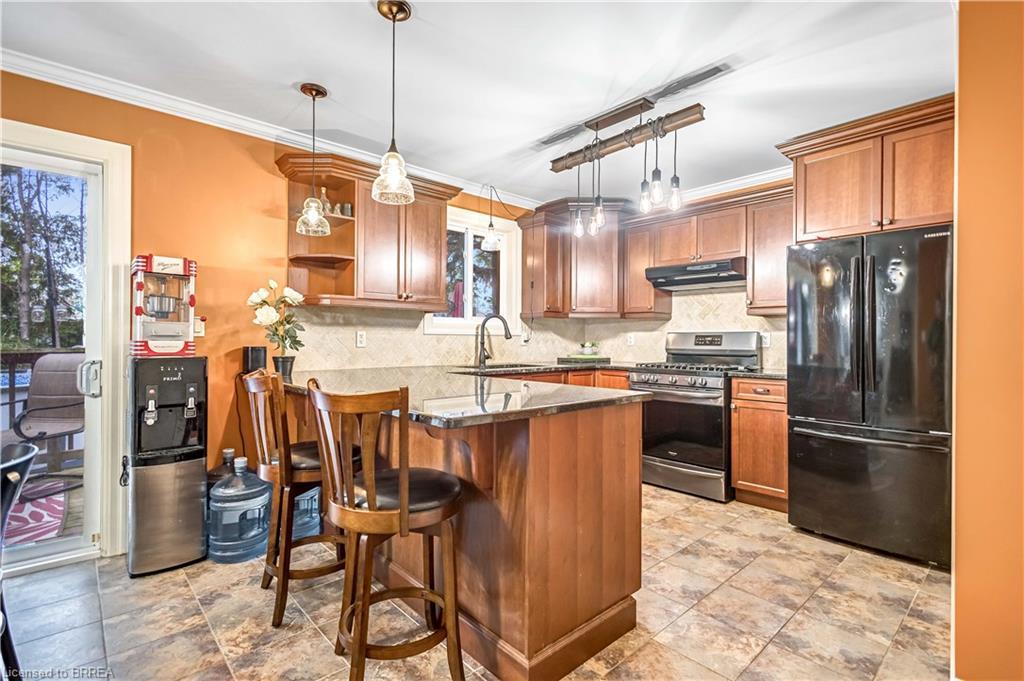 144 Glenwood Drive, Brantford, ON - Indoor Photo Showing Kitchen