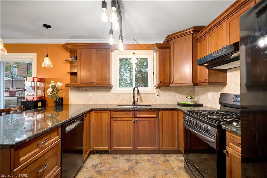 144 Glenwood Drive, Brantford, ON - Indoor Photo Showing Kitchen