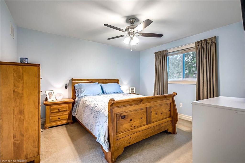 144 Glenwood Drive, Brantford, ON - Indoor Photo Showing Bedroom