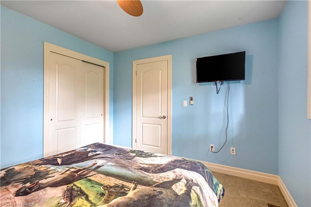 144 Glenwood Drive, Brantford, ON - Indoor Photo Showing Bedroom