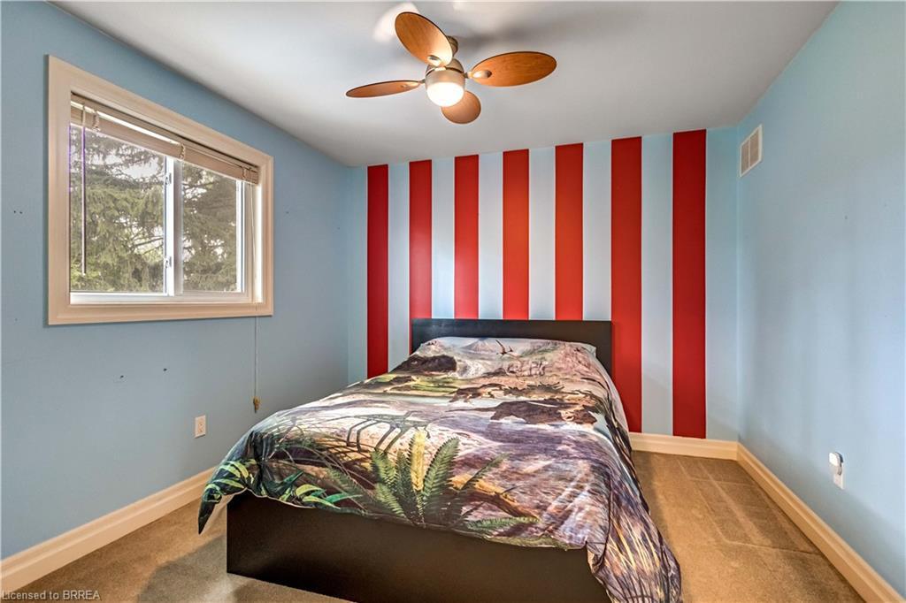144 Glenwood Drive, Brantford, ON - Indoor Photo Showing Bedroom
