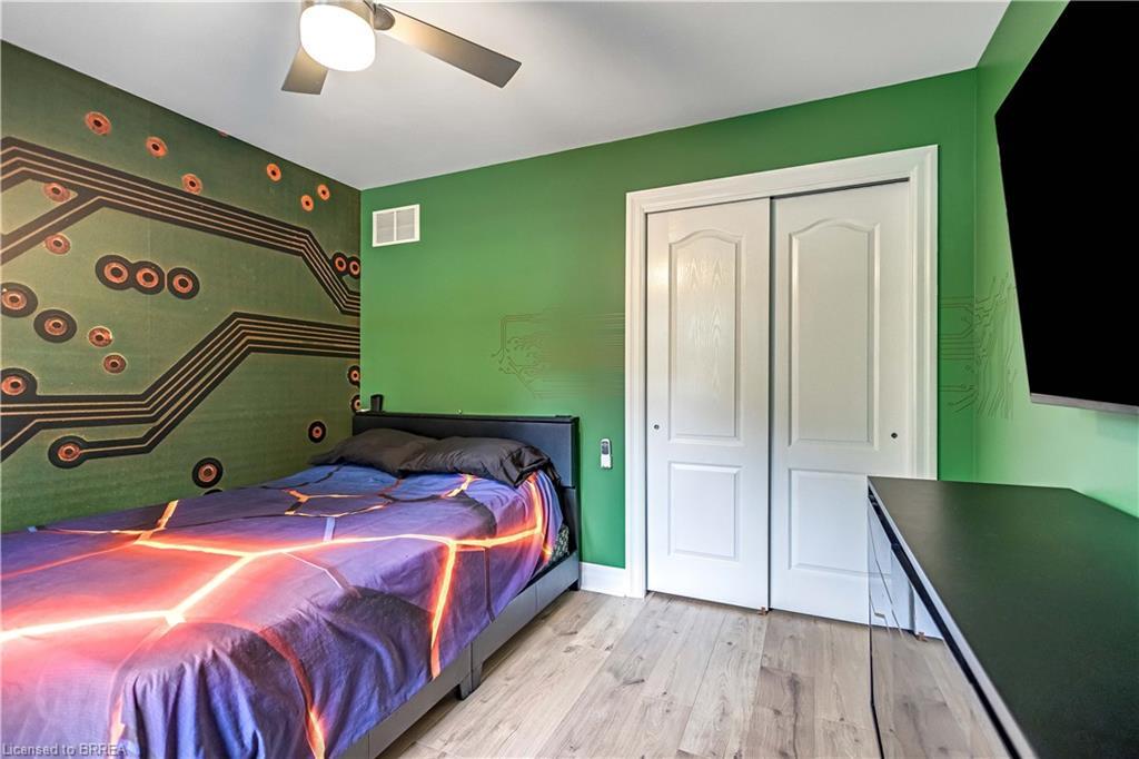 144 Glenwood Drive, Brantford, ON - Indoor Photo Showing Bedroom