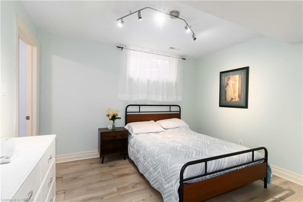 144 Glenwood Drive, Brantford, ON - Indoor Photo Showing Bedroom