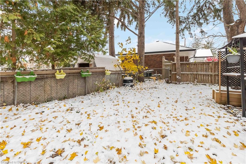 144 Glenwood Drive, Brantford, ON - Outdoor