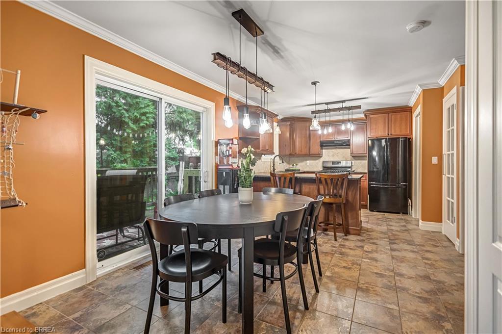 144 Glenwood Drive, Brantford, ON - Indoor Photo Showing Dining Room
