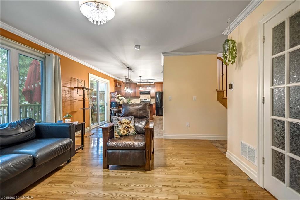 144 Glenwood Drive, Brantford, ON - Indoor Photo Showing Living Room
