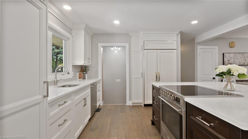 75 Pusey Boulevard, Brantford, ON - Indoor Photo Showing Kitchen