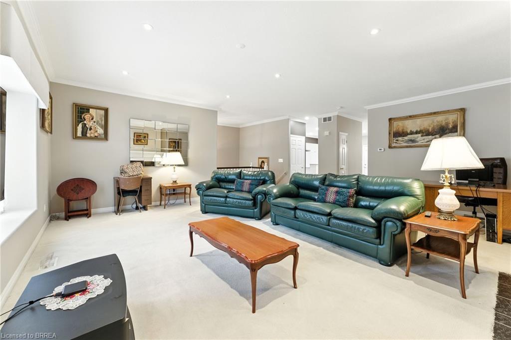 16-24 Hardy Road, Brantford, ON - Indoor Photo Showing Living Room