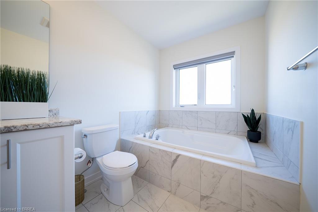 196 Wilmot Road, Brantford, ON - Indoor Photo Showing Bathroom
