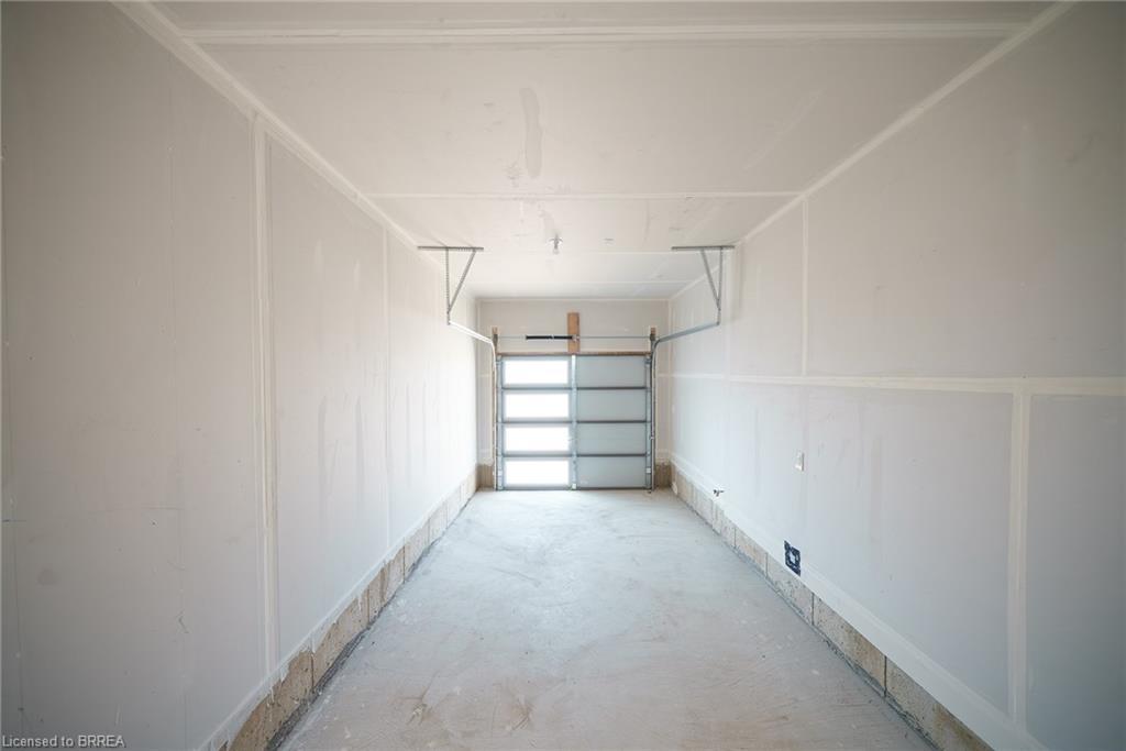 196 Wilmot Road, Brantford, ON - Indoor Photo Showing Garage