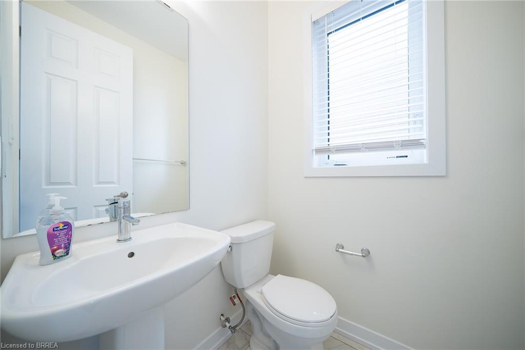 196 Wilmot Road, Brantford, ON - Indoor Photo Showing Bathroom