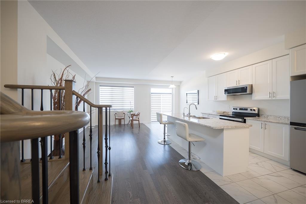 196 Wilmot Road, Brantford, ON - Indoor Photo Showing Kitchen With Upgraded Kitchen