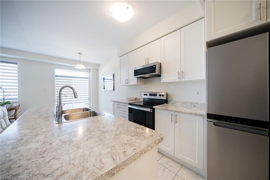 196 Wilmot Road, Brantford, ON - Indoor Photo Showing Kitchen With Double Sink With Upgraded Kitchen
