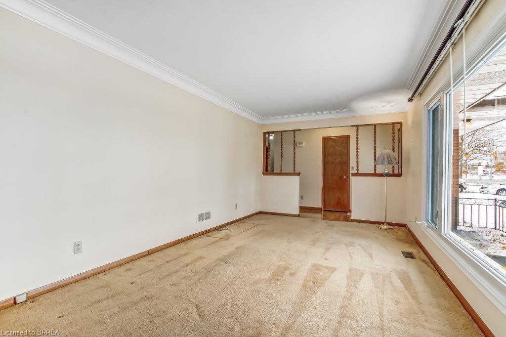 8 Waddington Street, Brantford, ON - Indoor Photo Showing Other Room