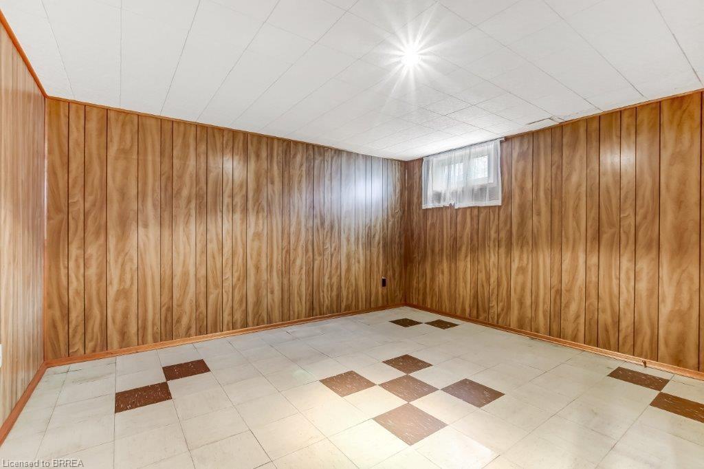 8 Waddington Street, Brantford, ON - Indoor Photo Showing Other Room