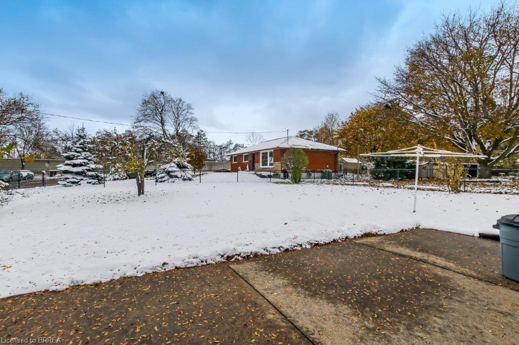 8 Waddington Street, Brantford, ON - Outdoor