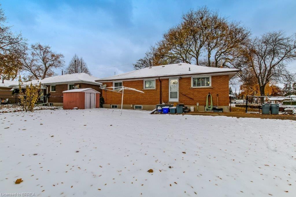 8 Waddington Street, Brantford, ON - Outdoor