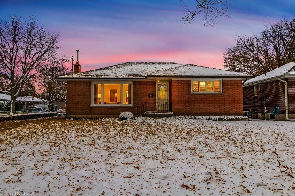 8 Waddington Street, Brantford, ON - Outdoor