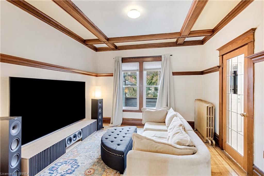 134 Sherman Avenue S, Hamilton, ON - Indoor Photo Showing Living Room
