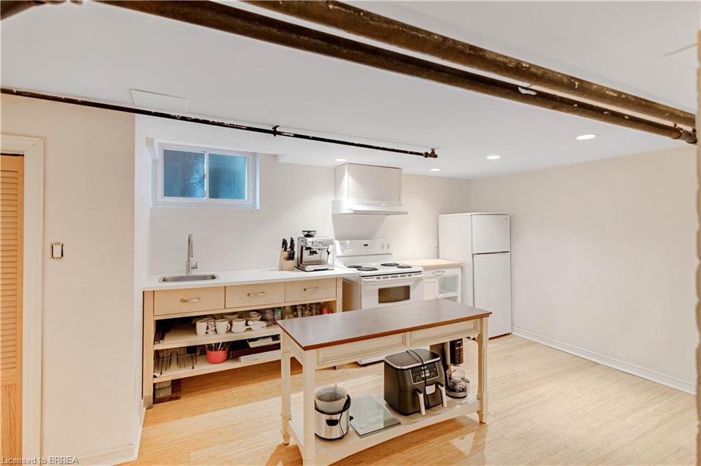 134 Sherman Avenue S, Hamilton, ON - Indoor