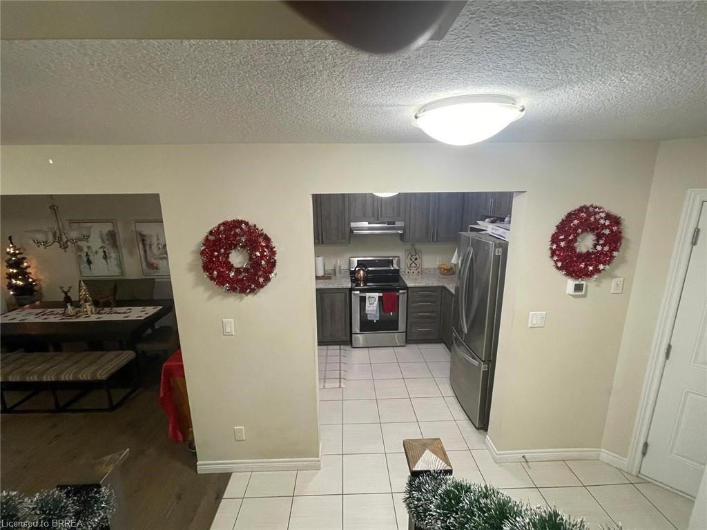 53 Arlington Parkway, Paris, ON - Indoor Photo Showing Other Room