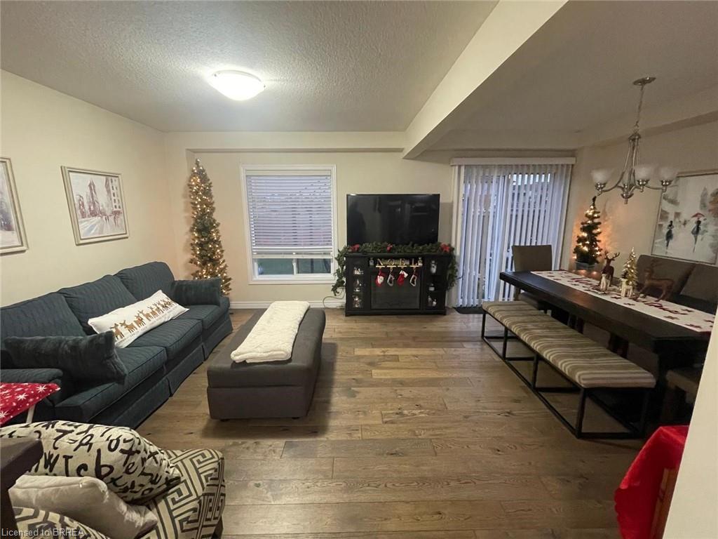 53 Arlington Parkway, Paris, ON - Indoor Photo Showing Living Room