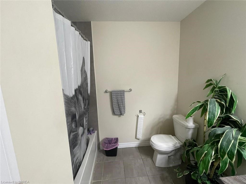 53 Arlington Parkway, Paris, ON - Indoor Photo Showing Bathroom