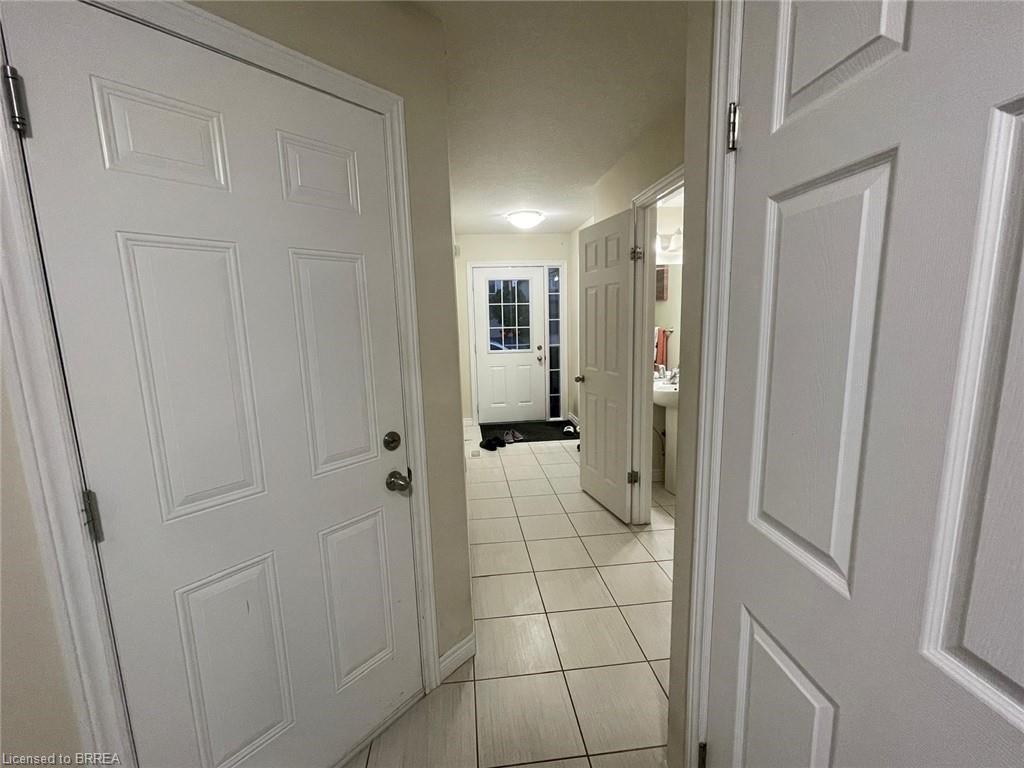 53 Arlington Parkway, Paris, ON - Indoor Photo Showing Other Room