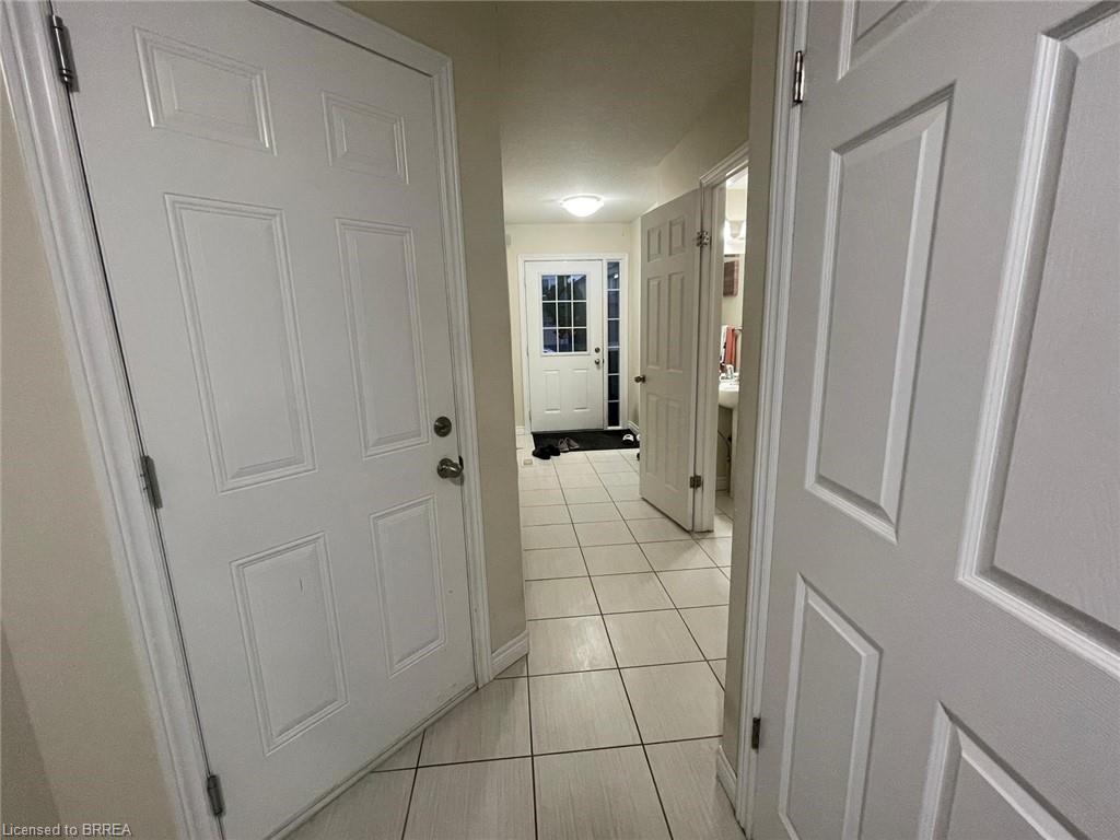 53 Arlington Parkway, Paris, ON - Indoor Photo Showing Other Room