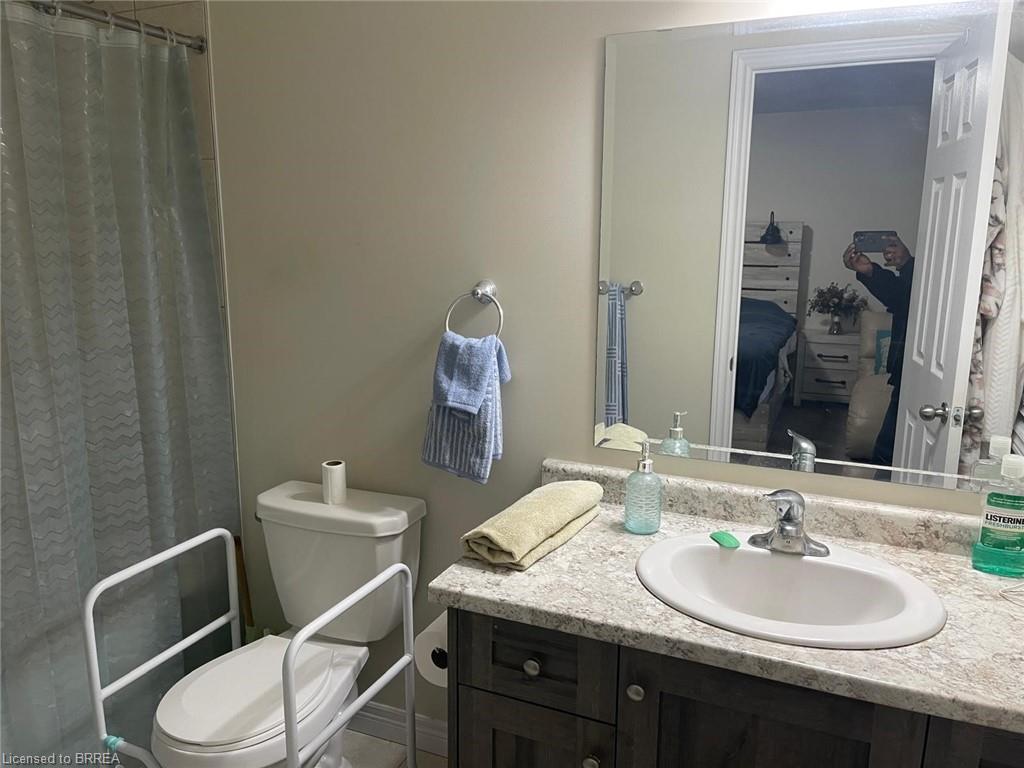 53 Arlington Parkway, Paris, ON - Indoor Photo Showing Bathroom