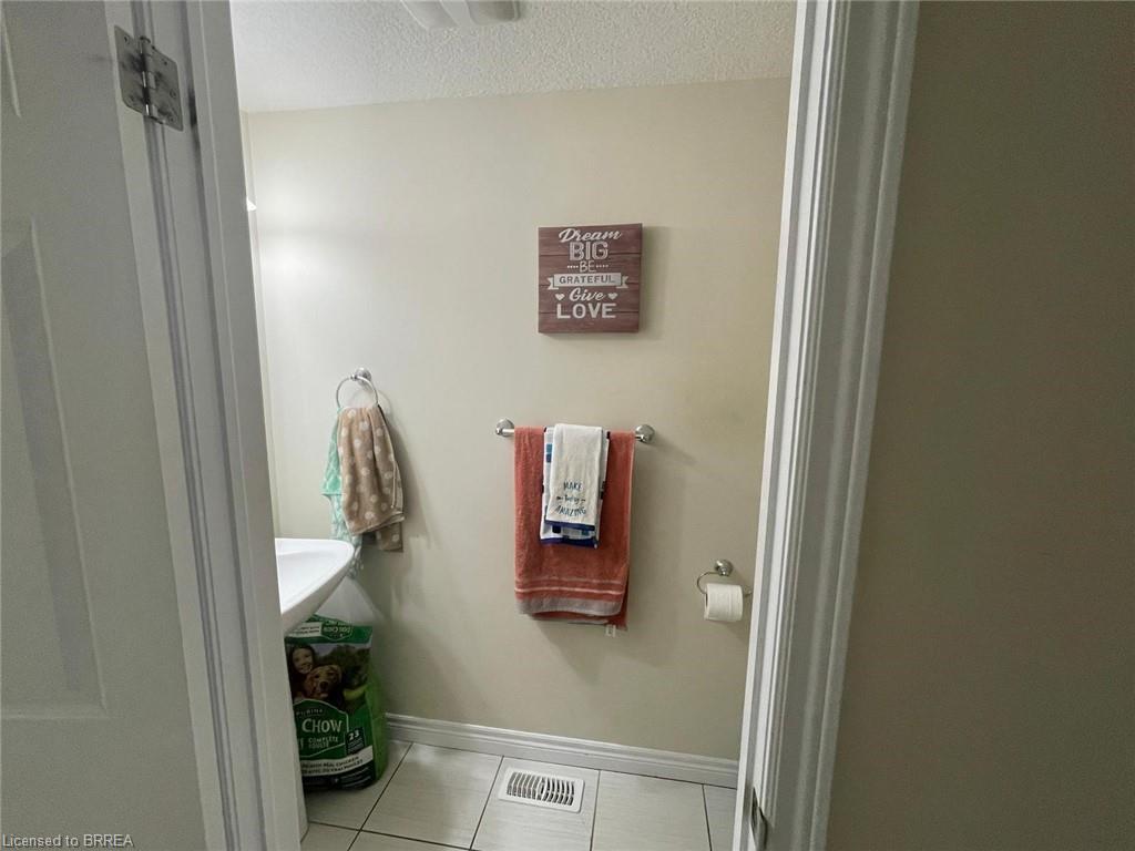 53 Arlington Parkway, Paris, ON - Indoor Photo Showing Bathroom