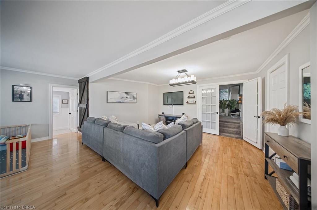 84 Jennings Road, Brantford, ON - Indoor Photo Showing Living Room