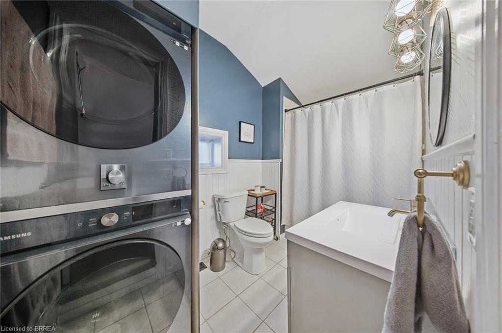 84 Jennings Road, Brantford, ON - Indoor Photo Showing Laundry Room