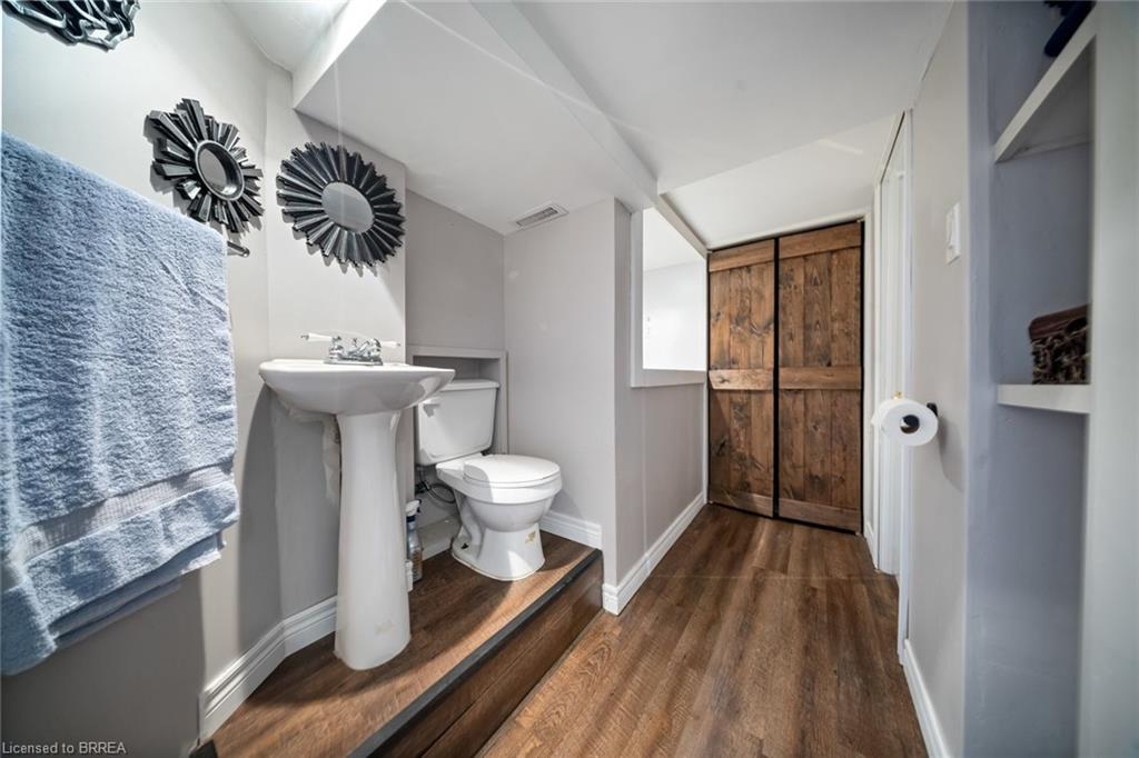 84 Jennings Road, Brantford, ON - Indoor Photo Showing Bathroom